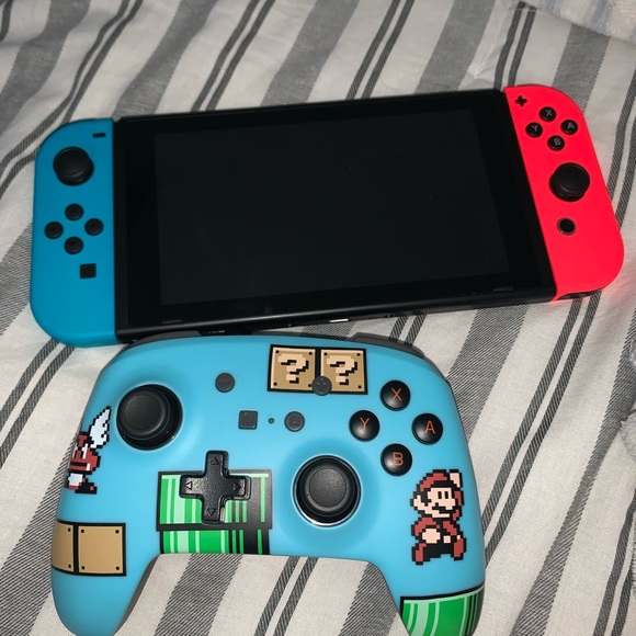Nintendo switch - Picture 2 of 2